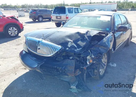 2008 Lincoln Town Car Signature Limited z USA, uszkodzony, nr VIN 2LNHM82W08X655680